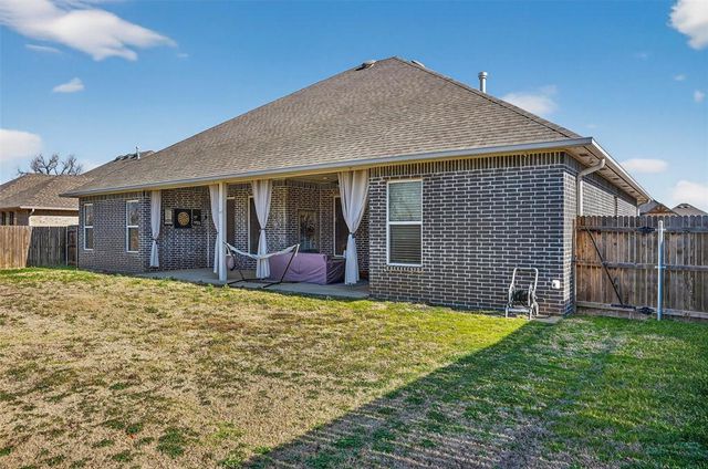 4805 Hambletonian Lane, Mustang, OK 73064