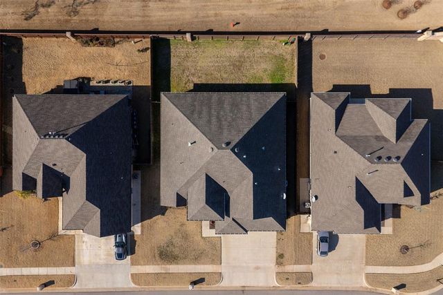 4805 Hambletonian Lane, Mustang, OK 73064