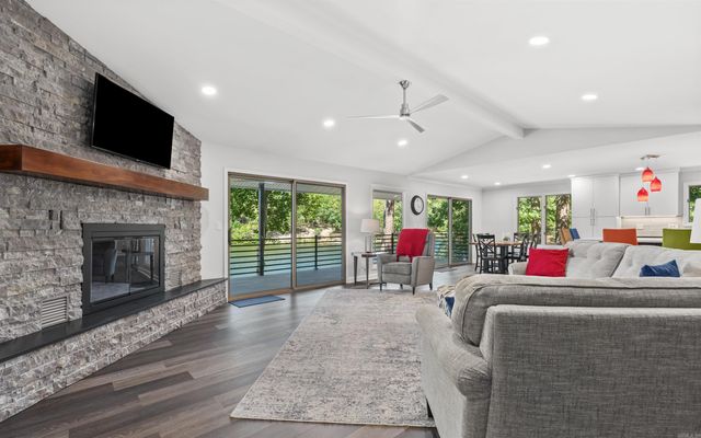 9 Llana Lane, Hot Springs Village, AR 71909