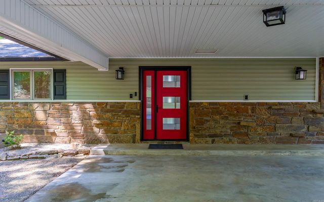 9 Llana Lane, Hot Springs Village, AR 71909