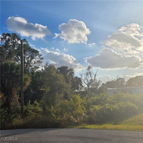 623 Lionel CT, Lehigh Acres, FL 33972