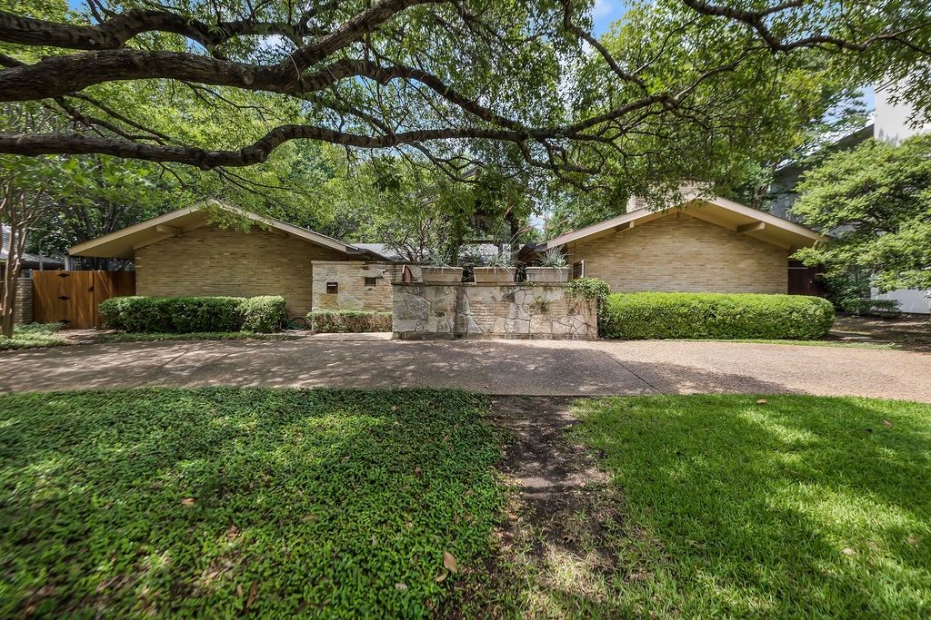 3839 N Versailles Avenue, Dallas, TX 75209