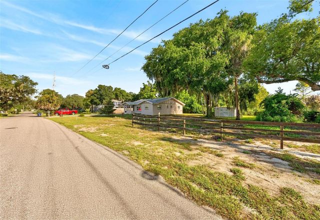 610 W MAUD STREET, Tavares, FL 32778