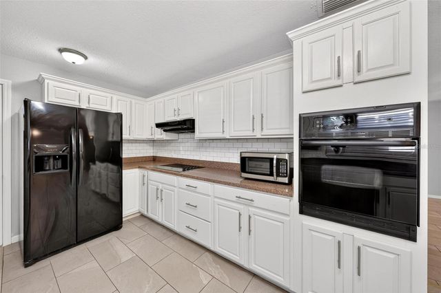610 W MAUD STREET, Tavares, FL 32778