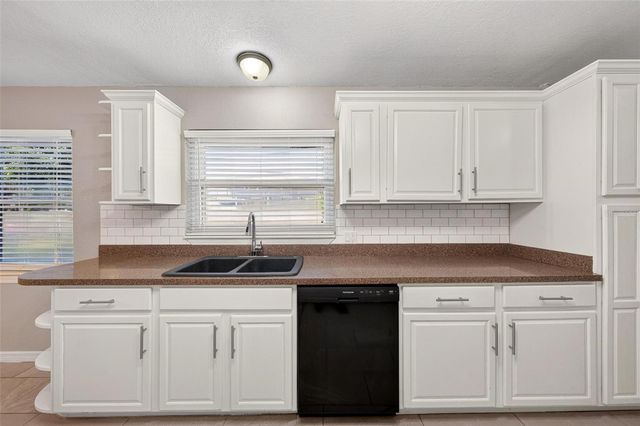 610 W MAUD STREET, Tavares, FL 32778