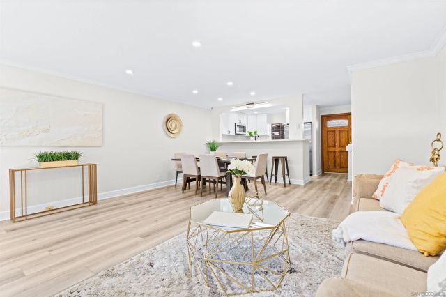 8870 Villa La Jolla Dr 210, La Jolla, CA 92037