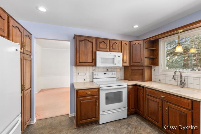 699 Brookfield Drive, Holland, MI 49423