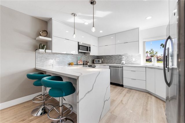 42304 Sand Dune Dr, Palm Desert, CA 92211