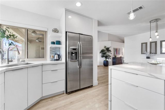 42304 Sand Dune Dr, Palm Desert, CA 92211