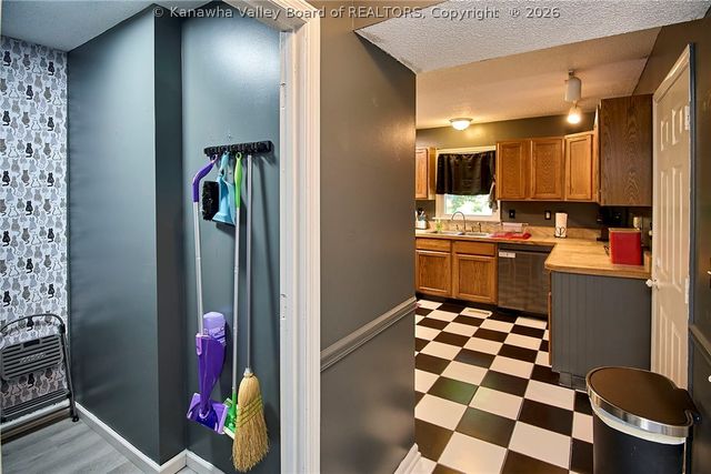 5217 Dellway Drive, Cross Lanes, WV 25313