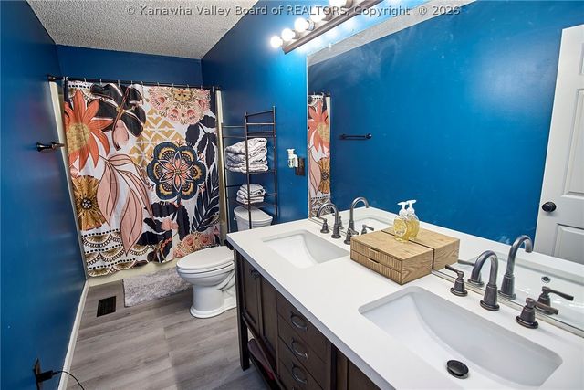5217 Dellway Drive, Cross Lanes, WV 25313