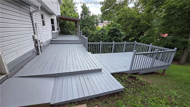 5217 Dellway Drive, Cross Lanes, WV 25313