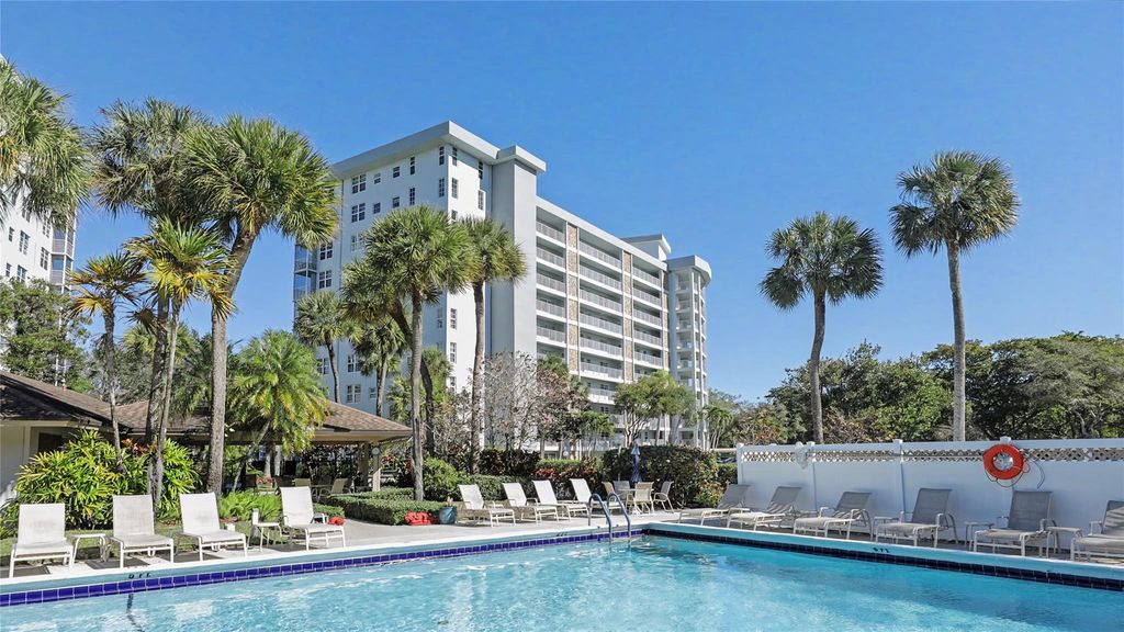 625 Oaks Drive 808, Pompano Beach, FL 33069