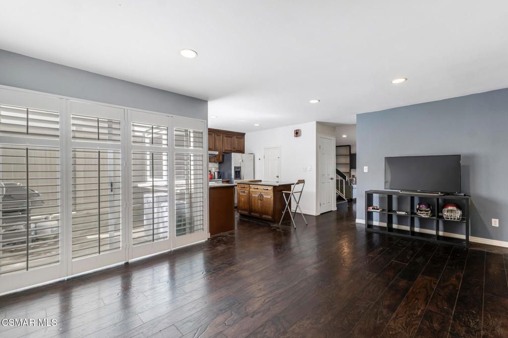 Image 10 of property listing at 22340 Germain Street 3, Chatsworth, CA 91311