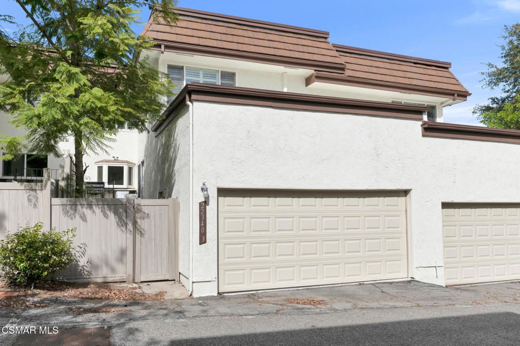 Image 19 of property listing at 22340 Germain Street 3, Chatsworth, CA 91311