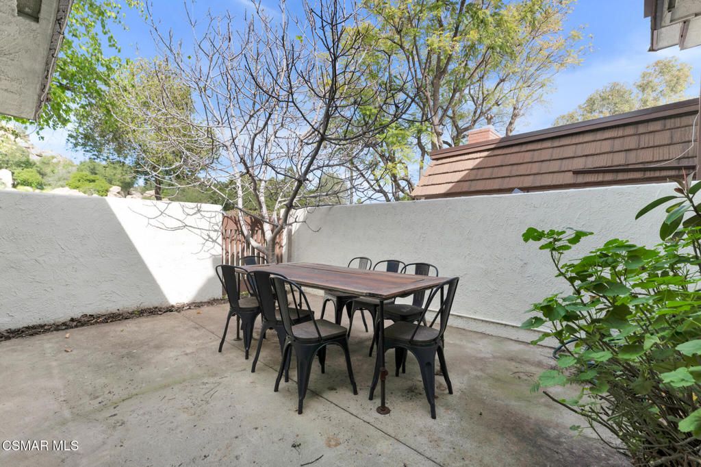 Image 20 of property listing at 22340 Germain Street 3, Chatsworth, CA 91311