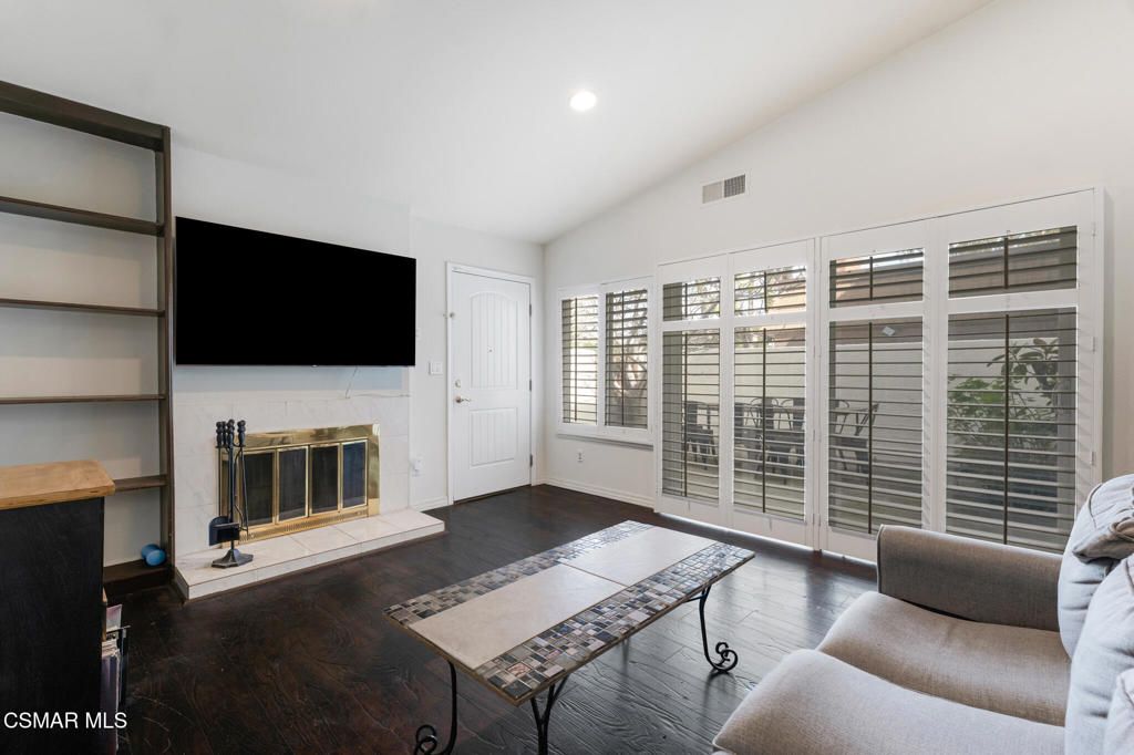 Image 4 of property listing at 22340 Germain Street 3, Chatsworth, CA 91311