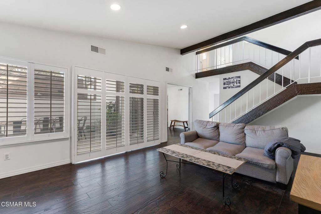 Image 5 of property listing at 22340 Germain Street 3, Chatsworth, CA 91311