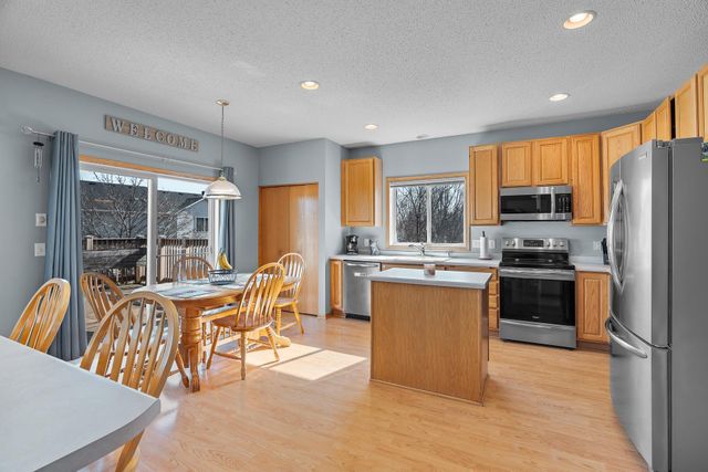 6785 Wildflower Drive S, Cottage Grove, MN 55016