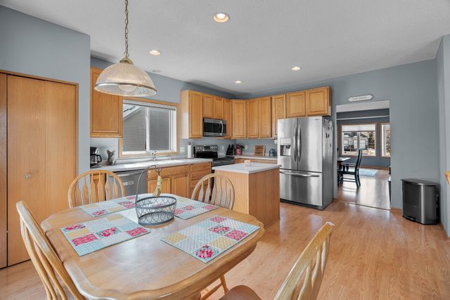 6785 Wildflower Drive S, Cottage Grove, MN 55016