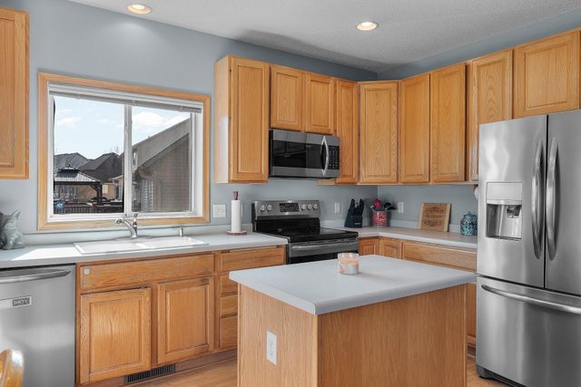 6785 Wildflower Drive S, Cottage Grove, MN 55016