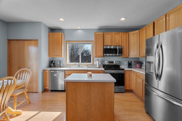 6785 Wildflower Drive S, Cottage Grove, MN 55016