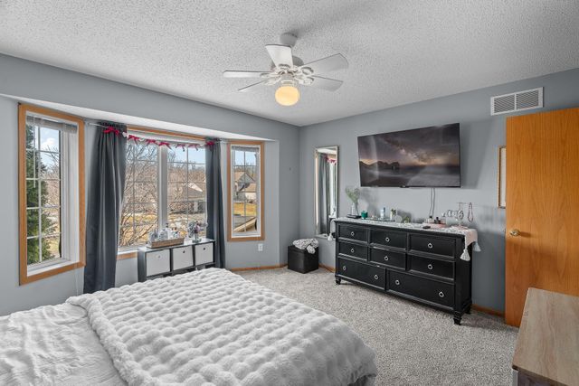 6785 Wildflower Drive S, Cottage Grove, MN 55016