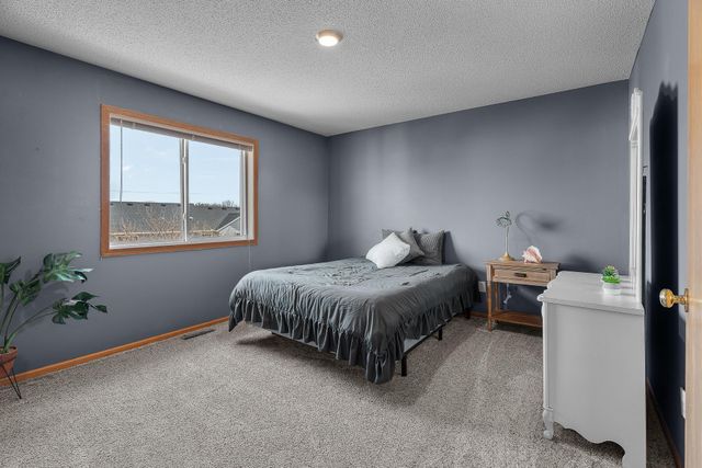 6785 Wildflower Drive S, Cottage Grove, MN 55016