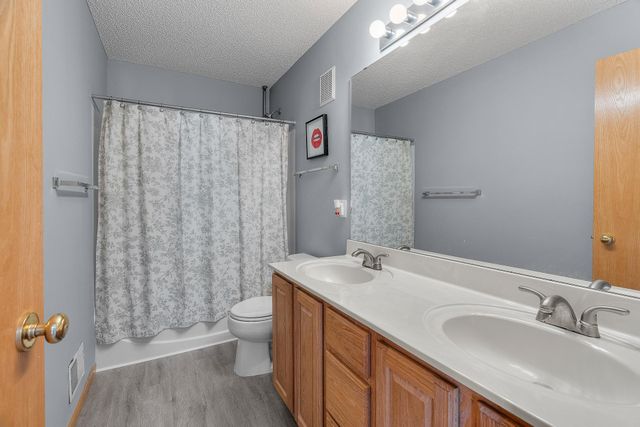 6785 Wildflower Drive S, Cottage Grove, MN 55016