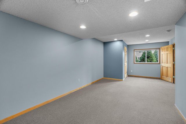 6785 Wildflower Drive S, Cottage Grove, MN 55016