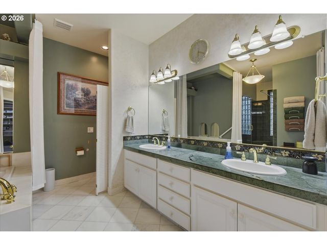 2031 Nw COLUMBIA SUMMIT Dr, Camas, WA 98607