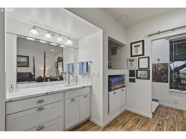 2031 Nw COLUMBIA SUMMIT Dr, Camas, WA 98607