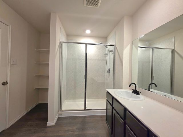 1215 Knoll Drive, Ennis, TX 75119