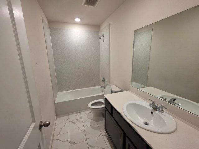 1215 Knoll Drive, Ennis, TX 75119