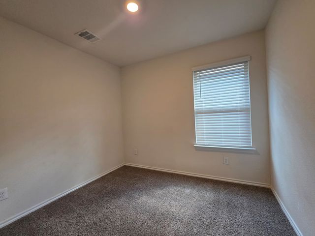 1215 Knoll Drive, Ennis, TX 75119