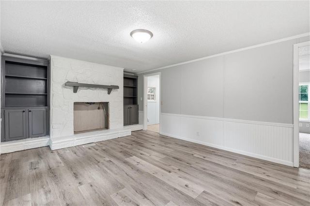911 N 141st Street, Bonner Springs, KS 66012