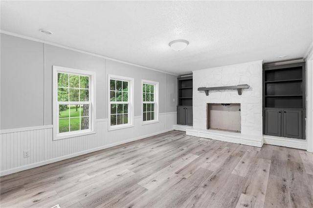 911 N 141st Street, Bonner Springs, KS 66012
