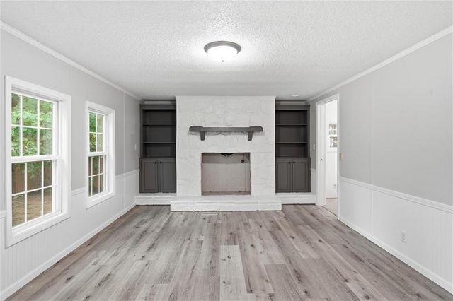 911 N 141st Street, Bonner Springs, KS 66012