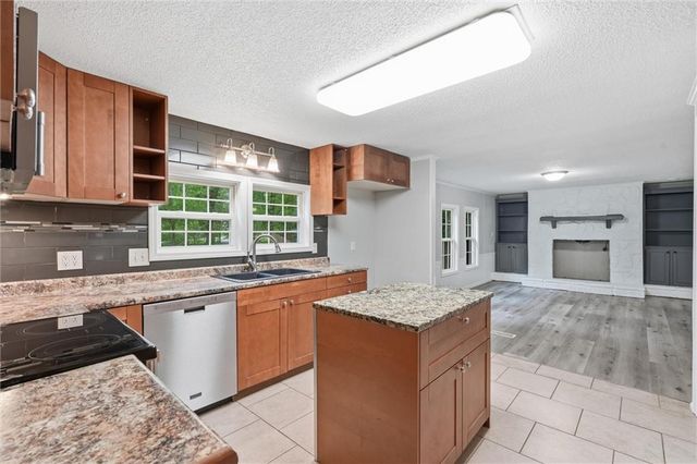 911 N 141st Street, Bonner Springs, KS 66012