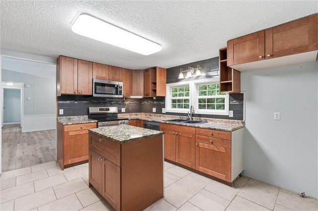 911 N 141st Street, Bonner Springs, KS 66012