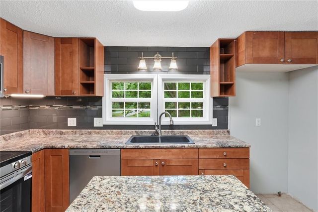 911 N 141st Street, Bonner Springs, KS 66012