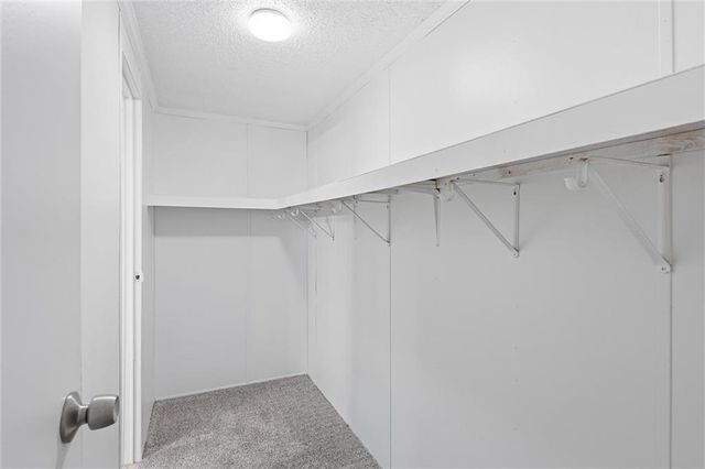 911 N 141st Street, Bonner Springs, KS 66012
