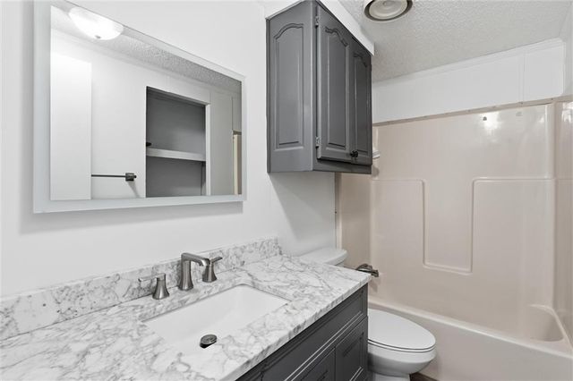 911 N 141st Street, Bonner Springs, KS 66012