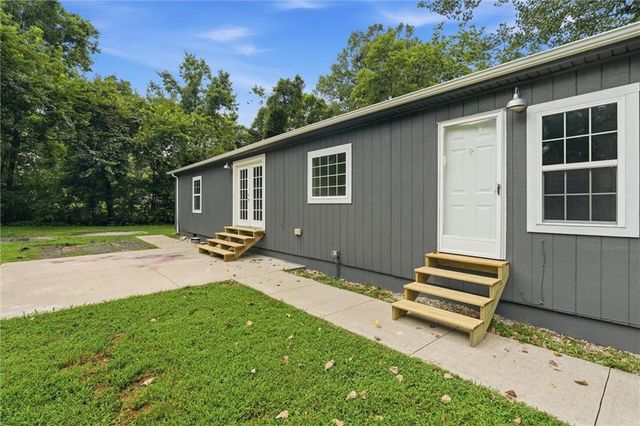 911 N 141st Street, Bonner Springs, KS 66012