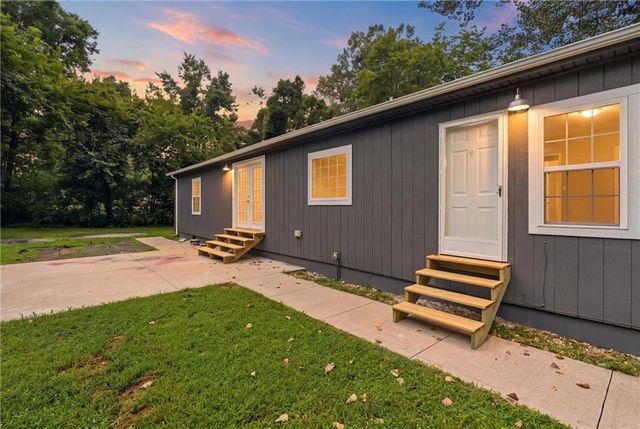911 N 141st Street, Bonner Springs, KS 66012