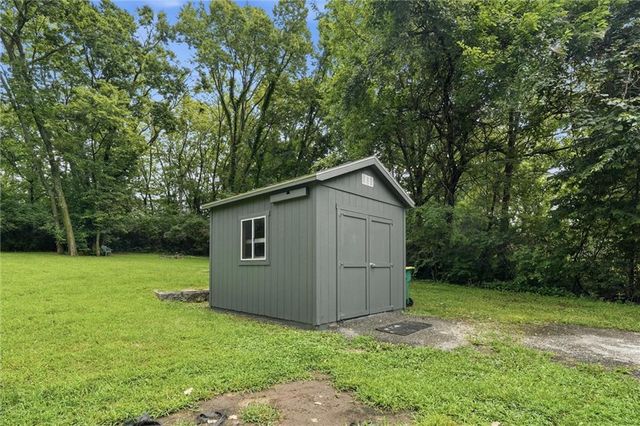911 N 141st Street, Bonner Springs, KS 66012