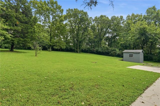 911 N 141st Street, Bonner Springs, KS 66012