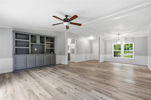 911 N 141st Street, Bonner Springs, KS 66012