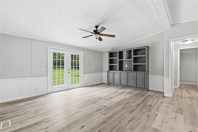 911 N 141st Street, Bonner Springs, KS 66012