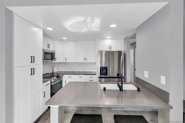 7780 Parkway Dr 104, La Mesa, CA 91942